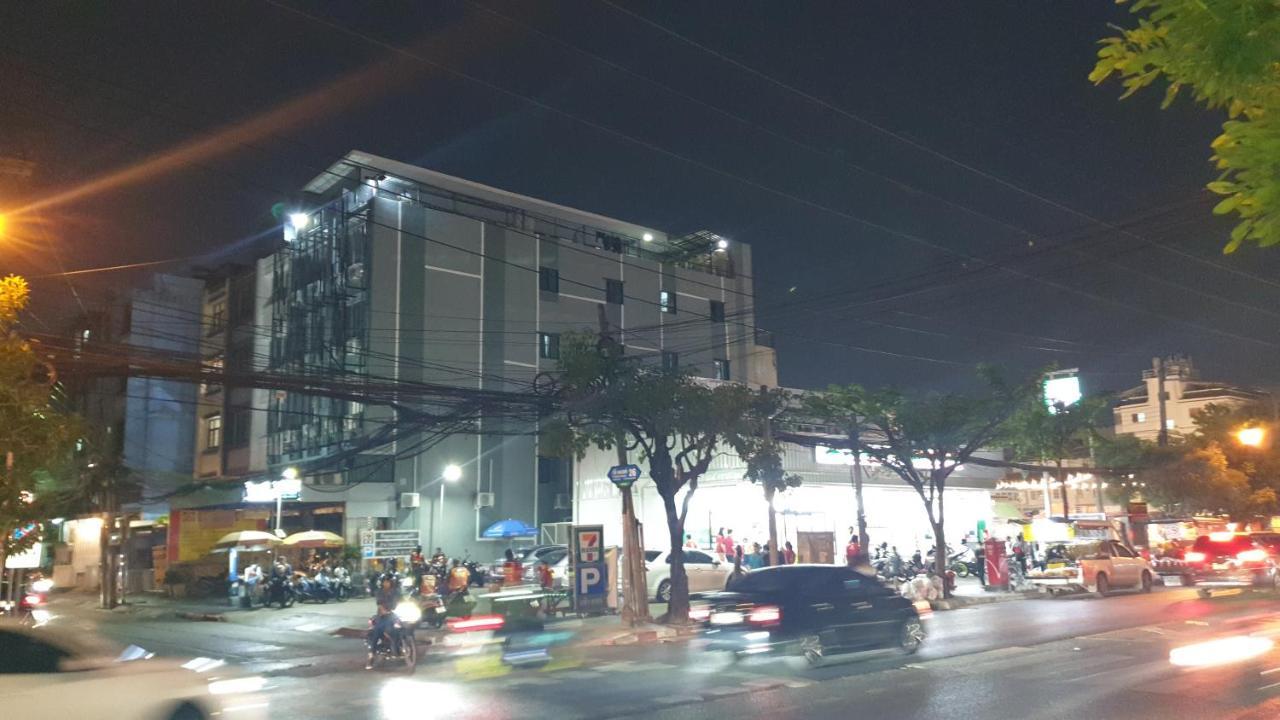 W71 Hotel Bangkok Buitenkant foto